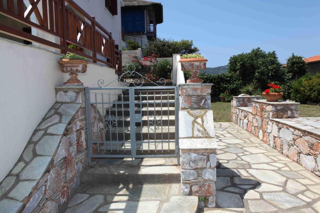 Pleoussa Studio And Apartments Skopelos Exterior foto